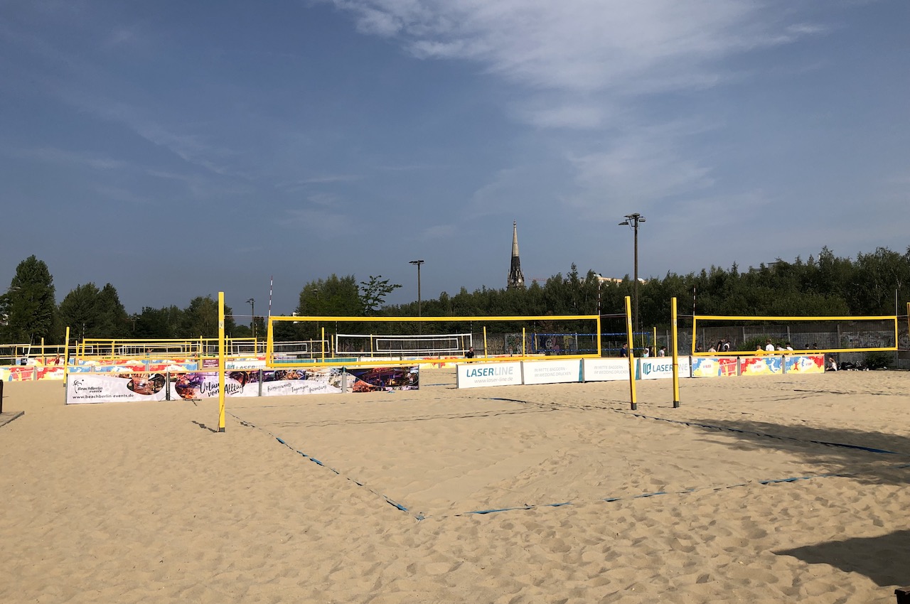 Beachvolleyballfeld auf Beachmitte in Berlin